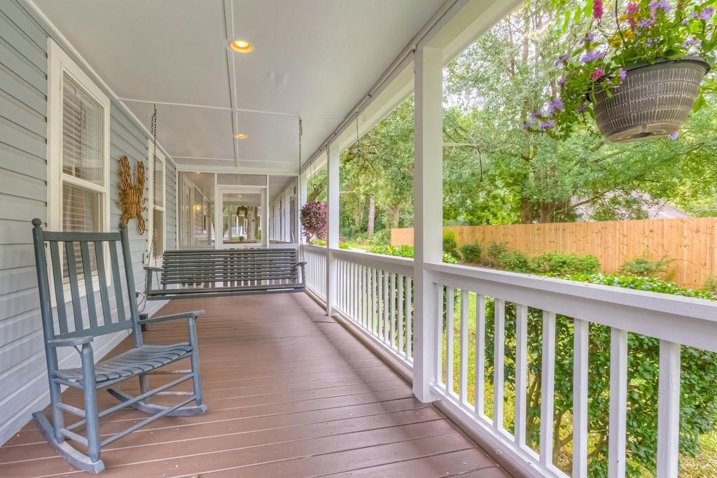 Hanging plants kept beautiful with automatic irrigation system - 408 Woodland Shores Rd