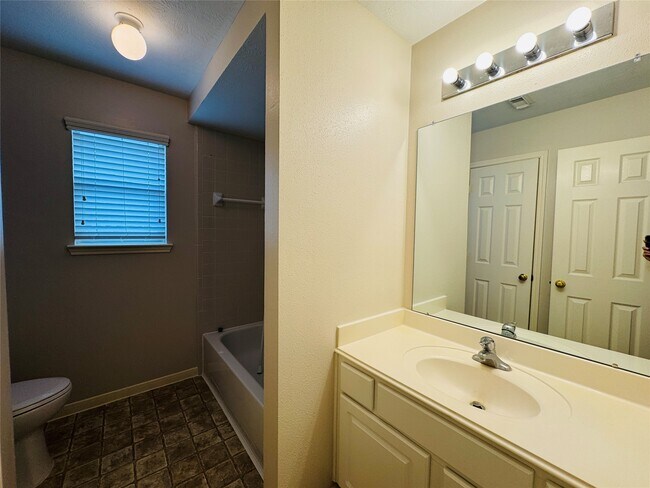 Building Photo - 8003 Beech Park Ln