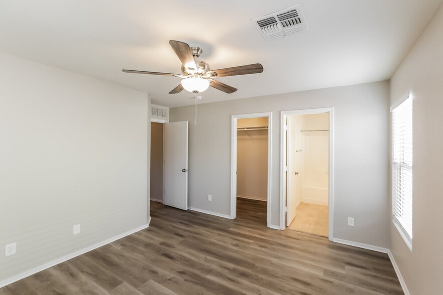 Building Photo - 2650 S 84th Dr