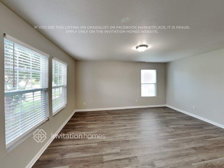 Building Photo - 952 Littleton Dr