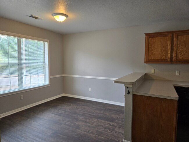 Building Photo - 1742 Rock Hollow Loop