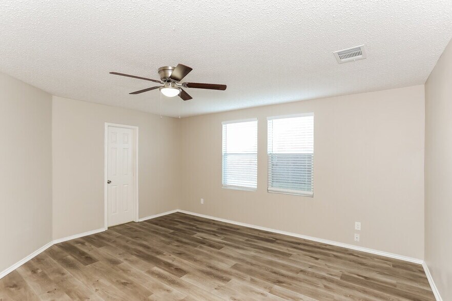 Building Photo - 621 Almandora Dr