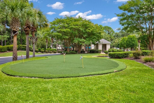 Building Photo - 1 Bedroom, 1 Bath, Unfurnished Condo with ...
