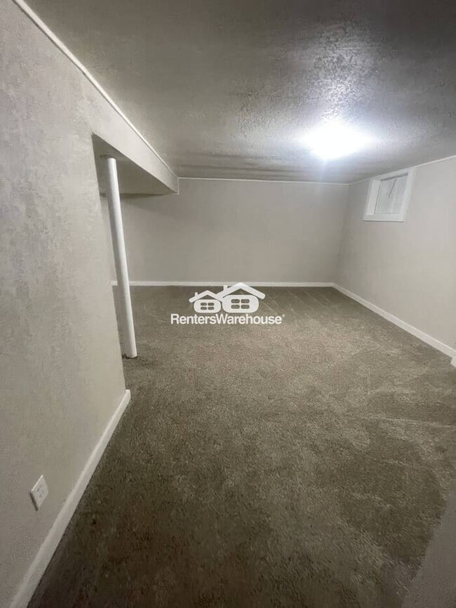 Building Photo - Updated 4-bedroom 2.5 bath home with finished basement