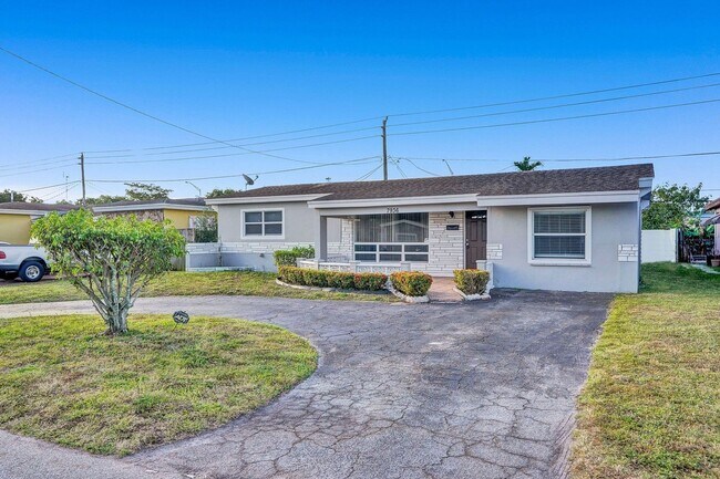 Building Photo - Beautiful 3 bedroom 2 bath Home in Miramar...