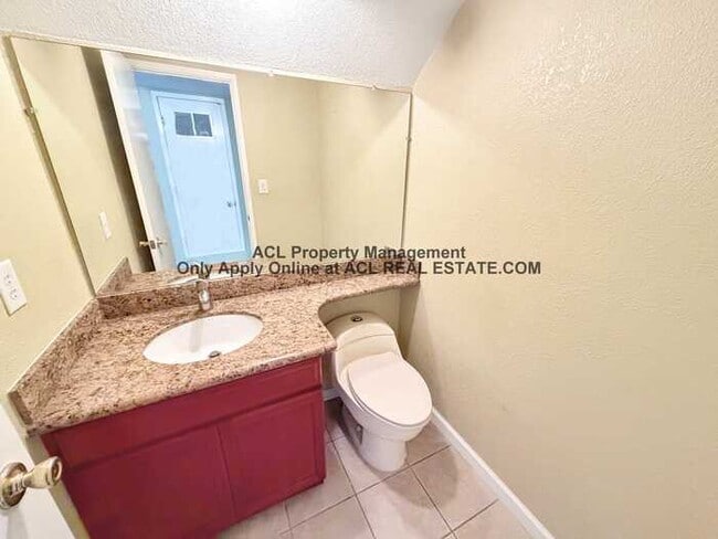 Building Photo - 4 Bedroom Home in Hayward Heights | Hayward Hills | Spacious Layout | Quiet Neighborhood