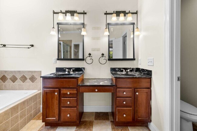 Building Photo - Spacious 4-Bedroom Home for Rent in Kings Grant Fayetteville – 15 Minutes from Fort Bragg