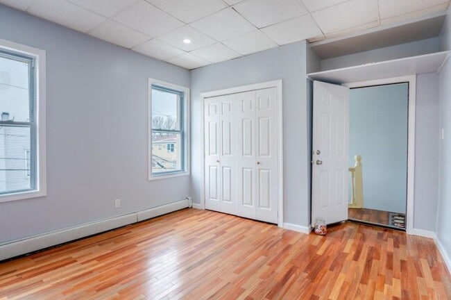 Building Photo - 1316 44th St