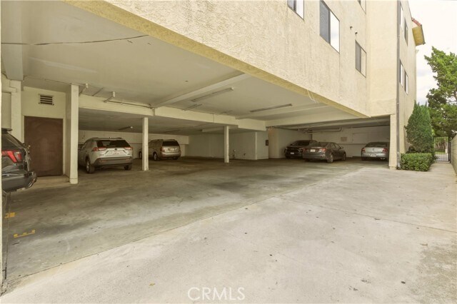 Building Photo - 17312 Chatsworth St