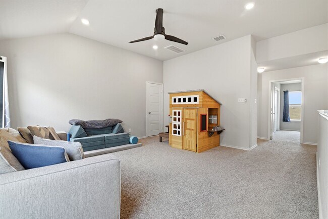 Building Photo - 4 Bedroom Home for Rent in San Antonio with Solar Panels – Cinco Lakes Move-In Ready!