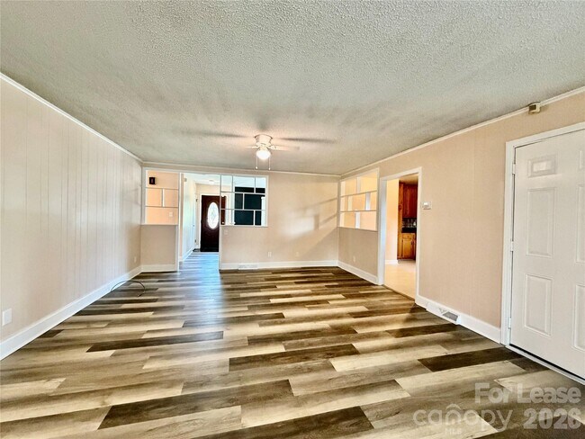 Building Photo - 3132 Dawnshire Ave