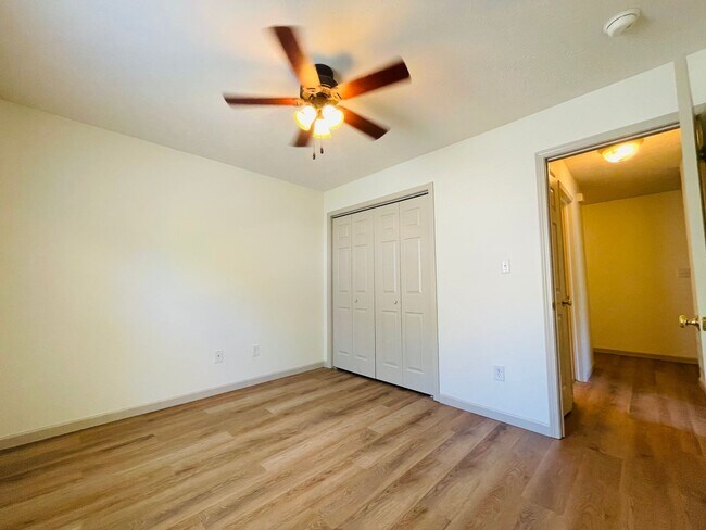 Building Photo - Great 3 Bed 2 Bath House with Garage!!