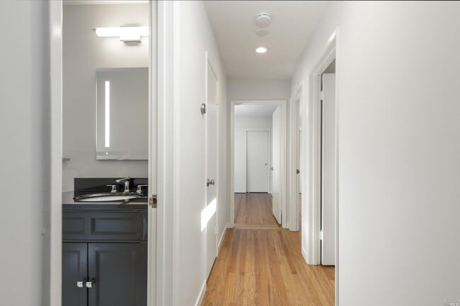 Building Photo - 22 Brennfleck Ave