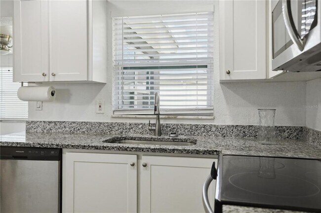 Building Photo - 3301 Rosefield Dr