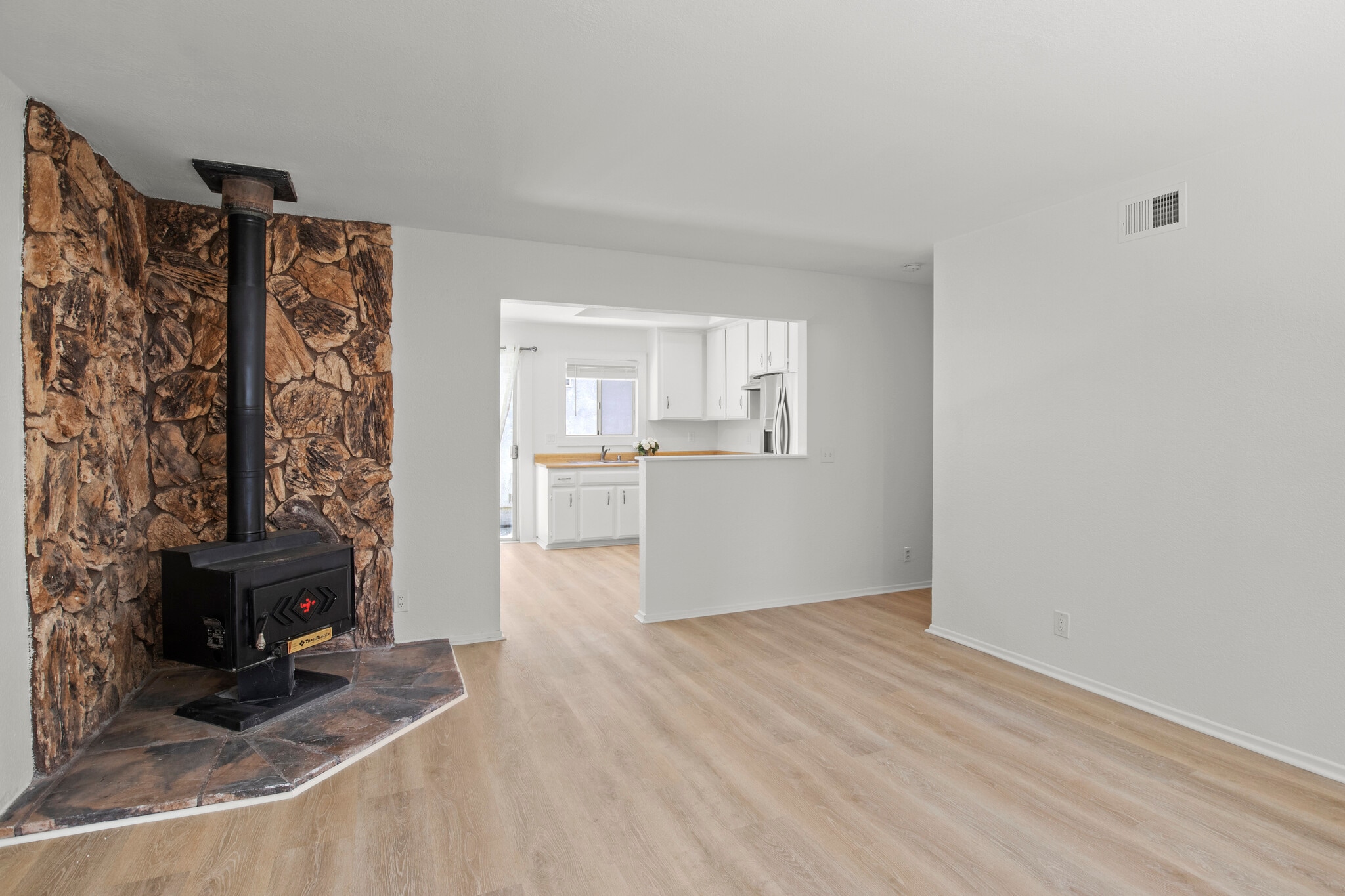 Building Photo - 39216 San Francisquito Canyon Rd