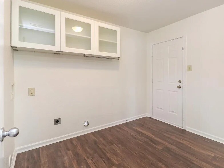 Building Photo - 3609 McDuff Ct