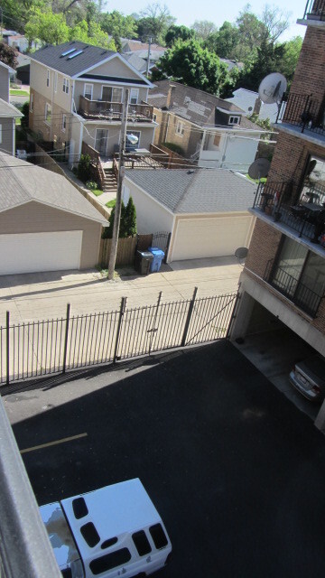 Building Photo - 2320 N Nordica Ave