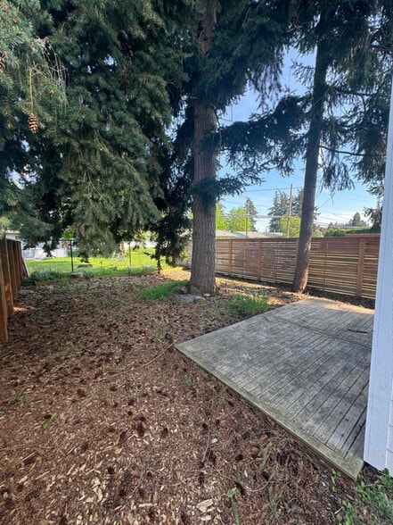 Building Photo - 103 NE 95th Ave