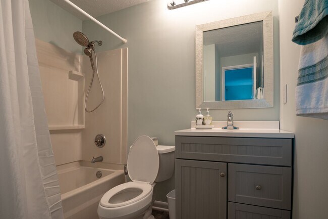 Building Photo - OCEANFRONT GETAWAY OFF-SEASON MONTHLY RENTAL