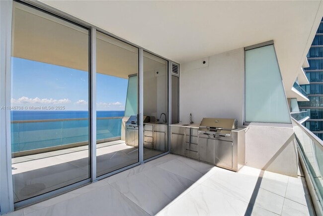 Building Photo - 18501 Collins Ave