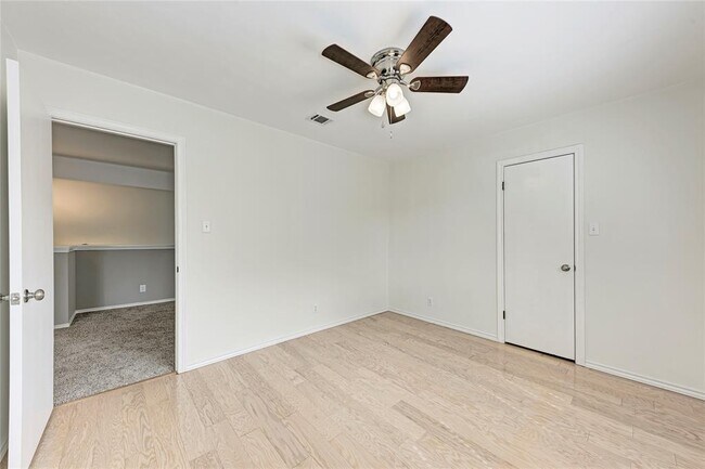 Building Photo - 1009 Riverlawn Dr