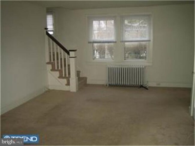 Building Photo - 922 Delmont Dr