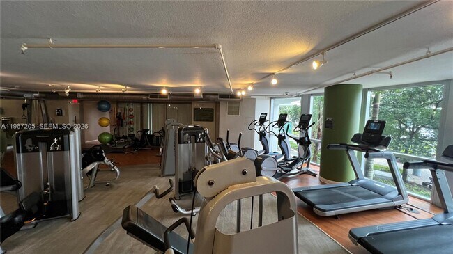 Building Photo - 2641 N Flamingo Rd