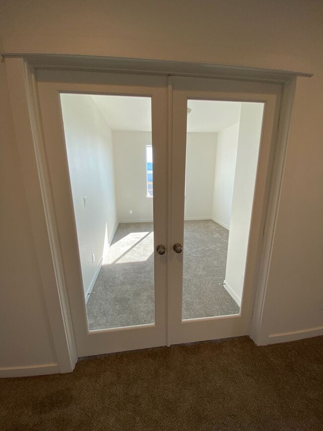 Building Photo - SINGLE FAMILY RANCHER ON ARROW LEAF (APP#146)