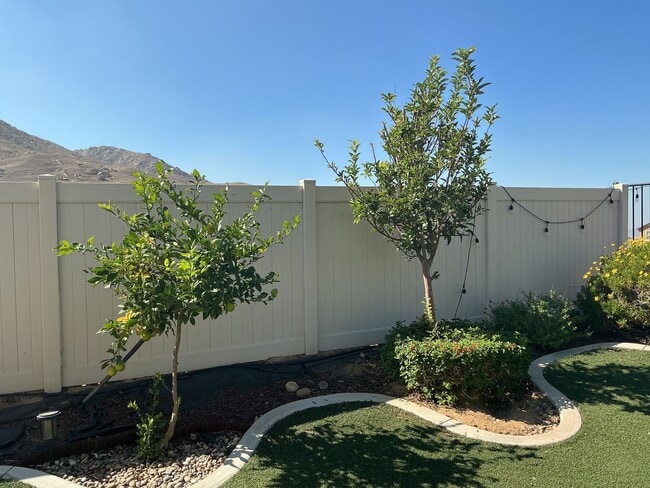 Building Photo - 7869 Boot Straps Ct