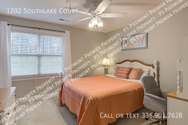 Building Photo - 1202 Southlake Ct