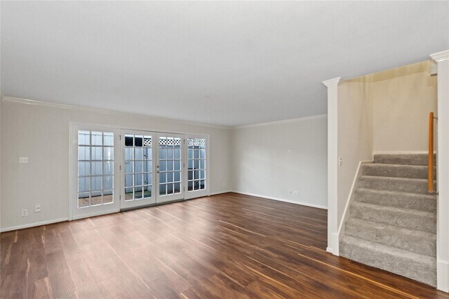 Building Photo - 2417 Jamestown Mal