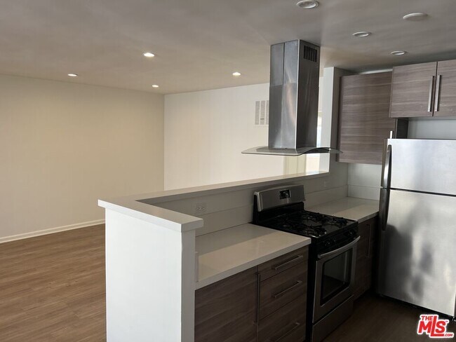 Building Photo - 1253 Hayworth Ave