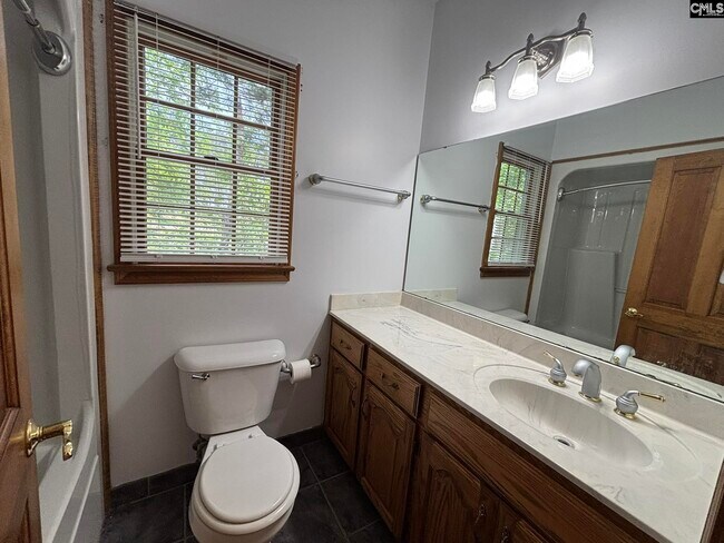 Building Photo - 527 Superior Cir