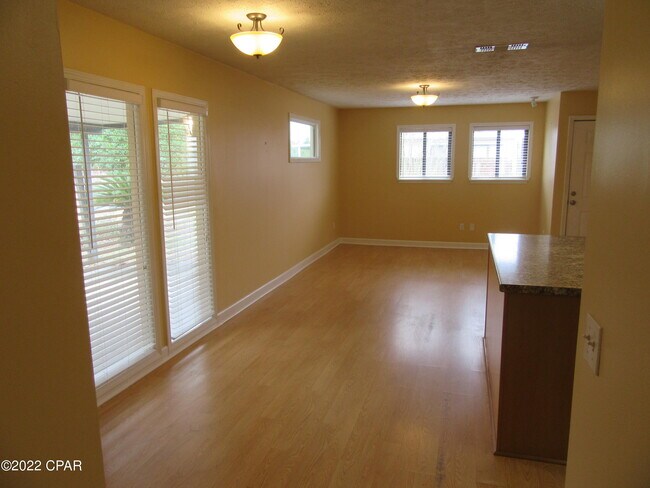 Building Photo - 820 Premier Dr