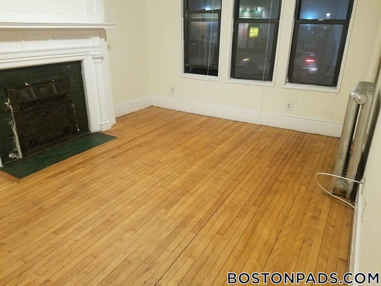 Building Photo - 439 Cambridge St