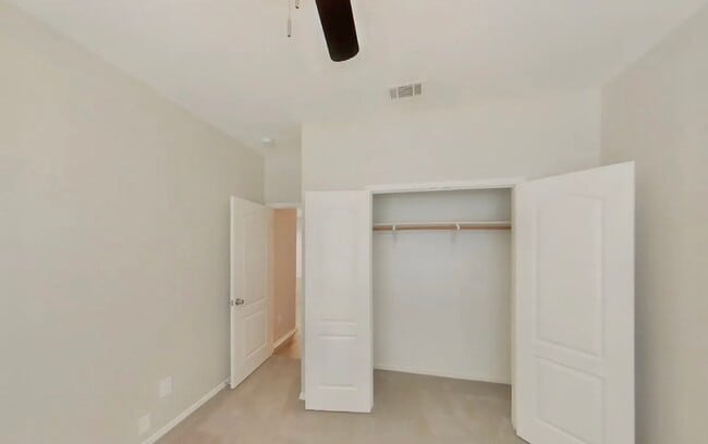 Building Photo - Inviting 3-Bedroom Home with Lush Garden & Natural Light