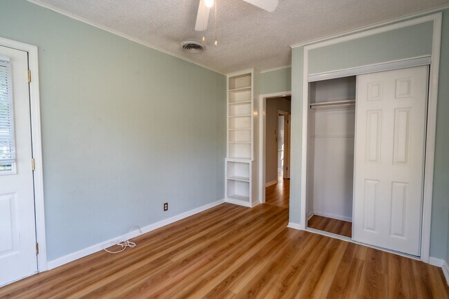 Building Photo - Charming 2 bed 1 bath in midtown Tulsa!