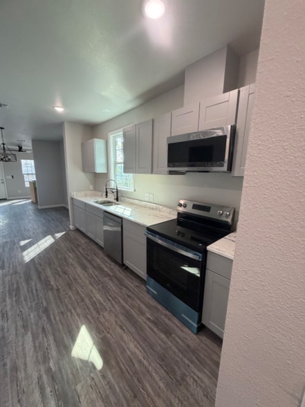 Building Photo - 1623 W Ashby Pl