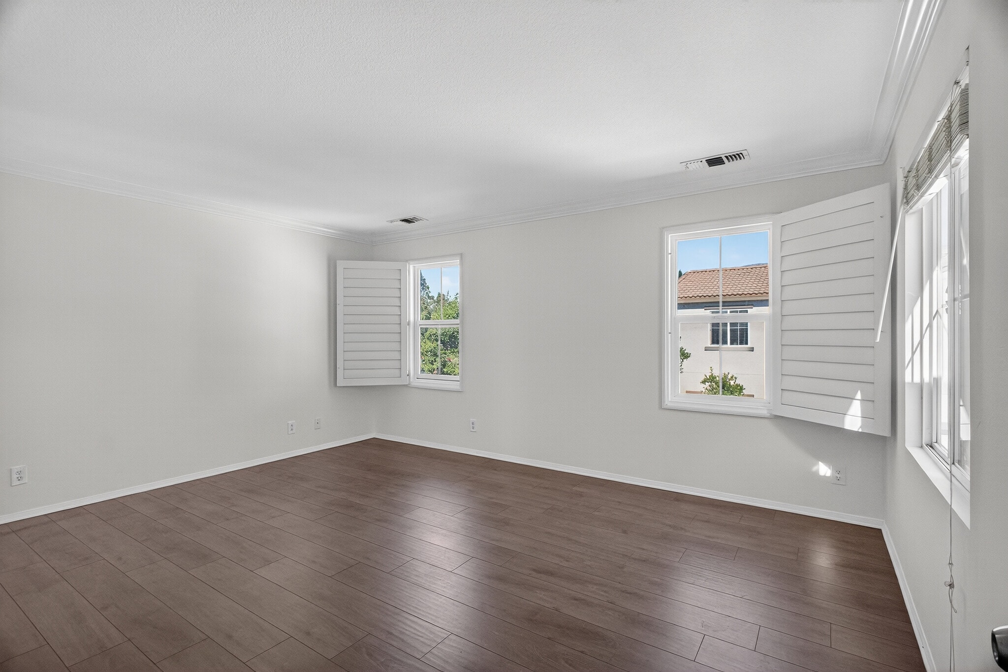 Building Photo - 1757 E Flora St