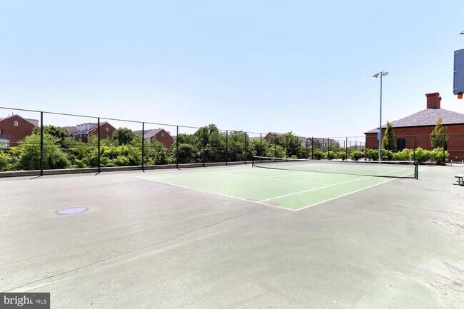 Building Photo - 1915 Main Line Blvd