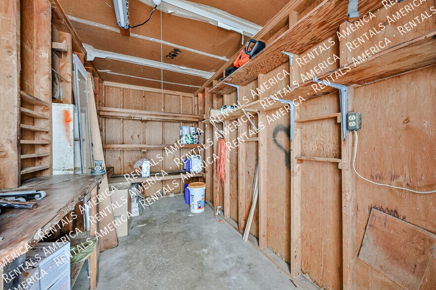 Building Photo - 3614 S Newberry Rd