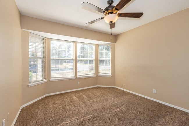 Building Photo - 3 Bed | 2 Bath in Broken Arrow!