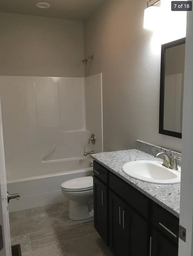 Building Photo - Beautiful 3 Bedroom Home