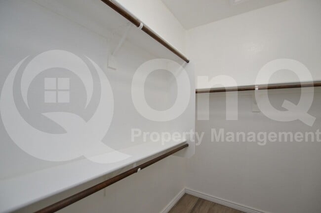 Building Photo - 8166 W Ross Ave