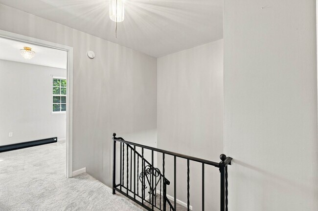 Building Photo - 1008 Cloverton Dr