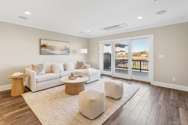 Building Photo - 3047 Mitchell Rd