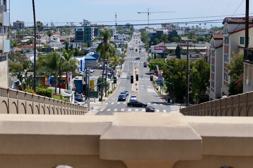 Building Photo - 1907 Robinson Ave
