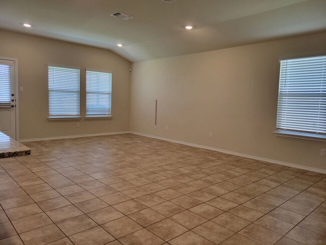 Building Photo - Large Open Floorplan with 3 Br in Killeen ...