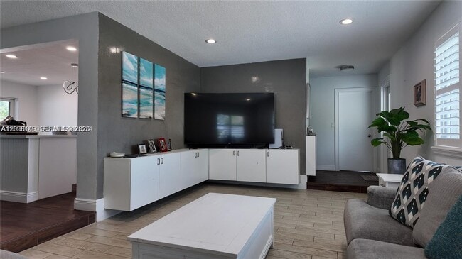 Building Photo - 4081 Lake Dr