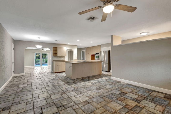 Building Photo - 1402 Cormorant Rd